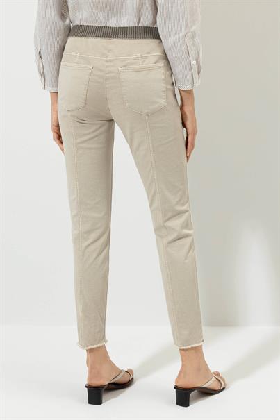 Broek 678530-1883