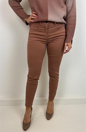 Broek 687600-1883