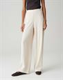 Broek Marou travel