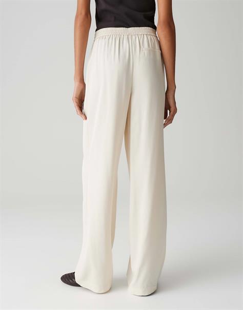 Broek Marou travel